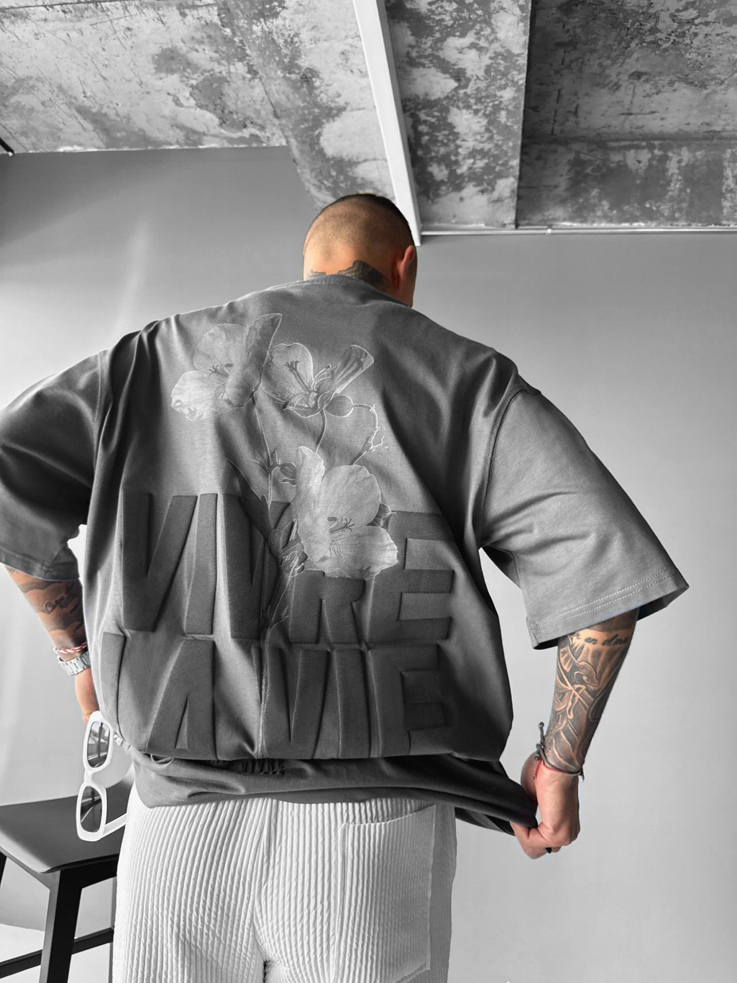 Oversize Vivre la Vie T-shirt - Anthracite and Black