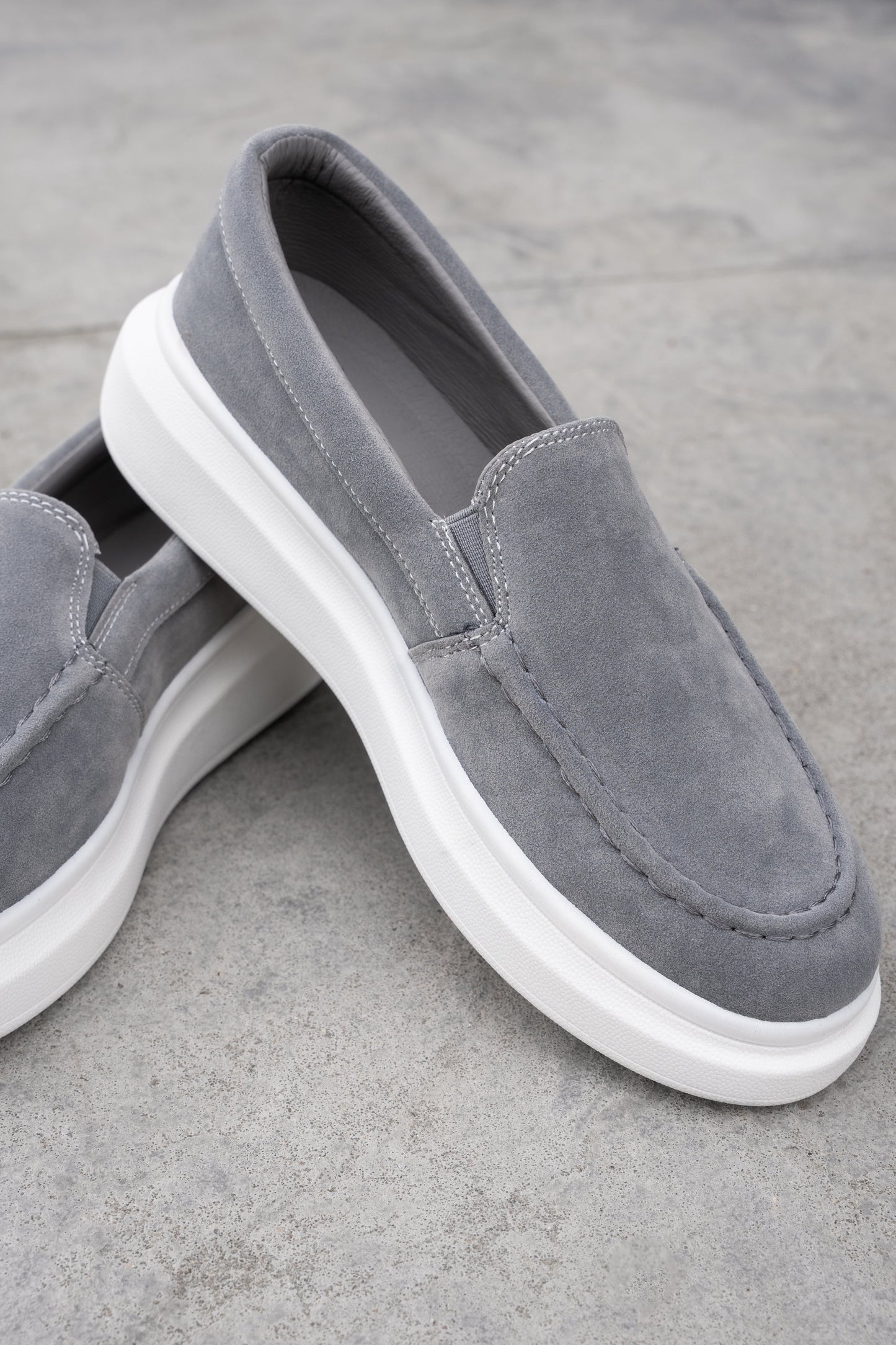 THE VARISO SUEDE SLIPPER