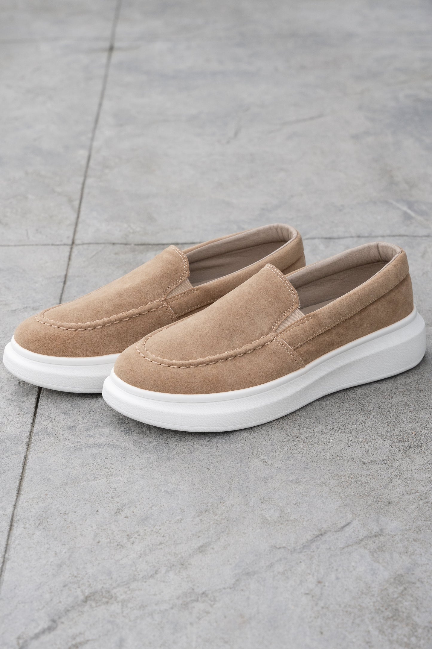 THE VARISO SUEDE SLIPPER