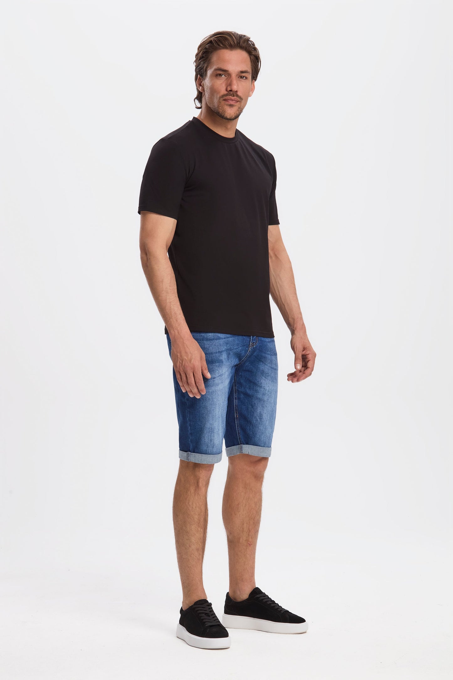 THE ESSENTIAL T-SHIRT