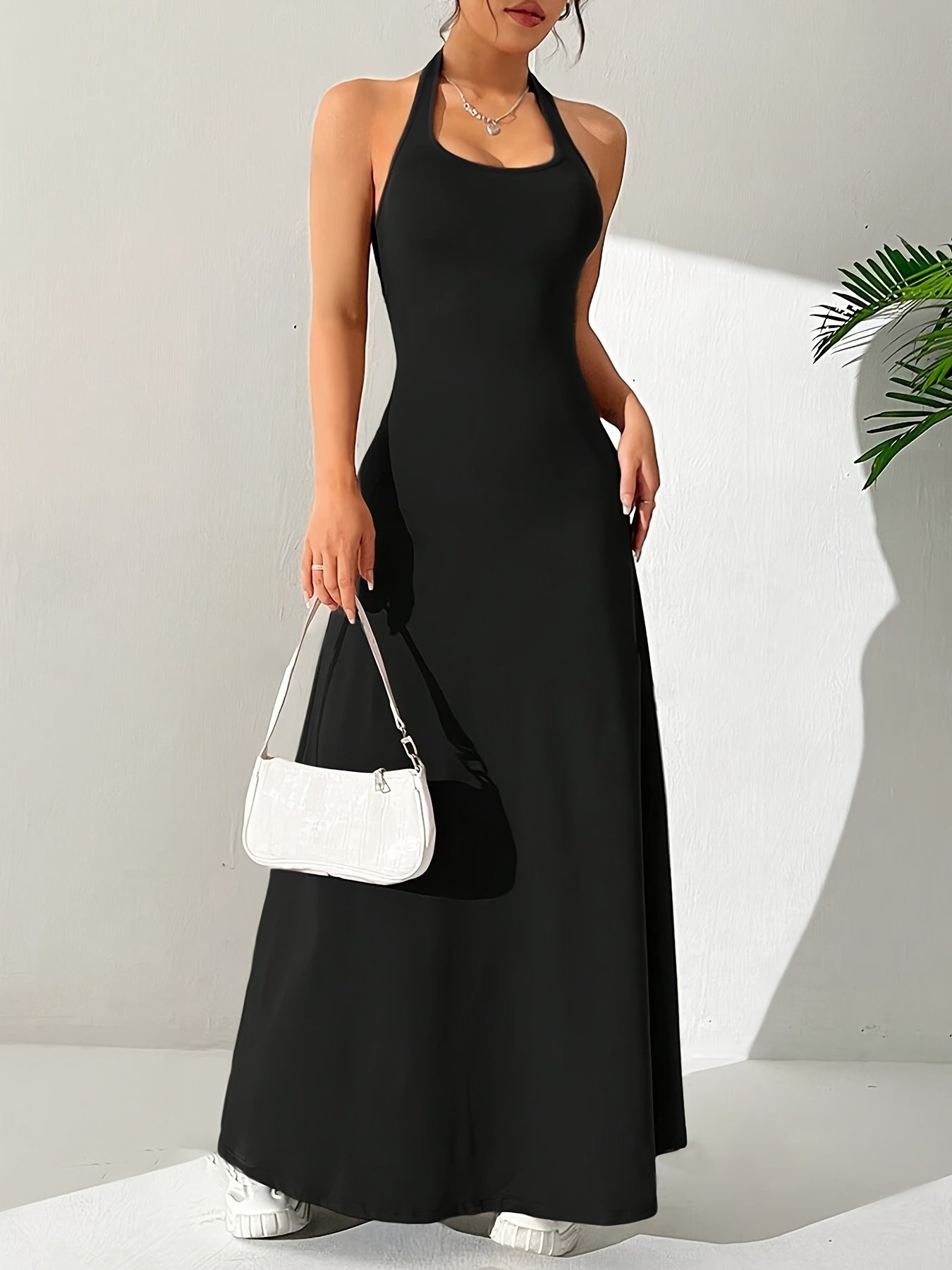Mariel | Elegante Halter Maxi Jurk met Open Rug
