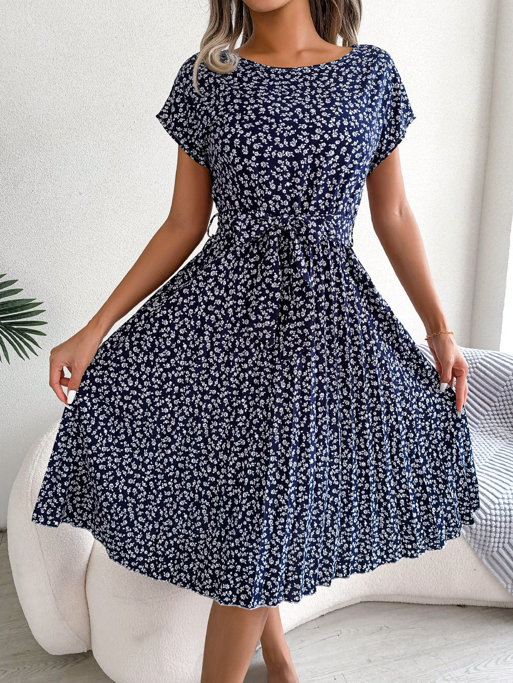 Nancy | Elegante Bloemenjurk met Plissé Rok en Ceintuur