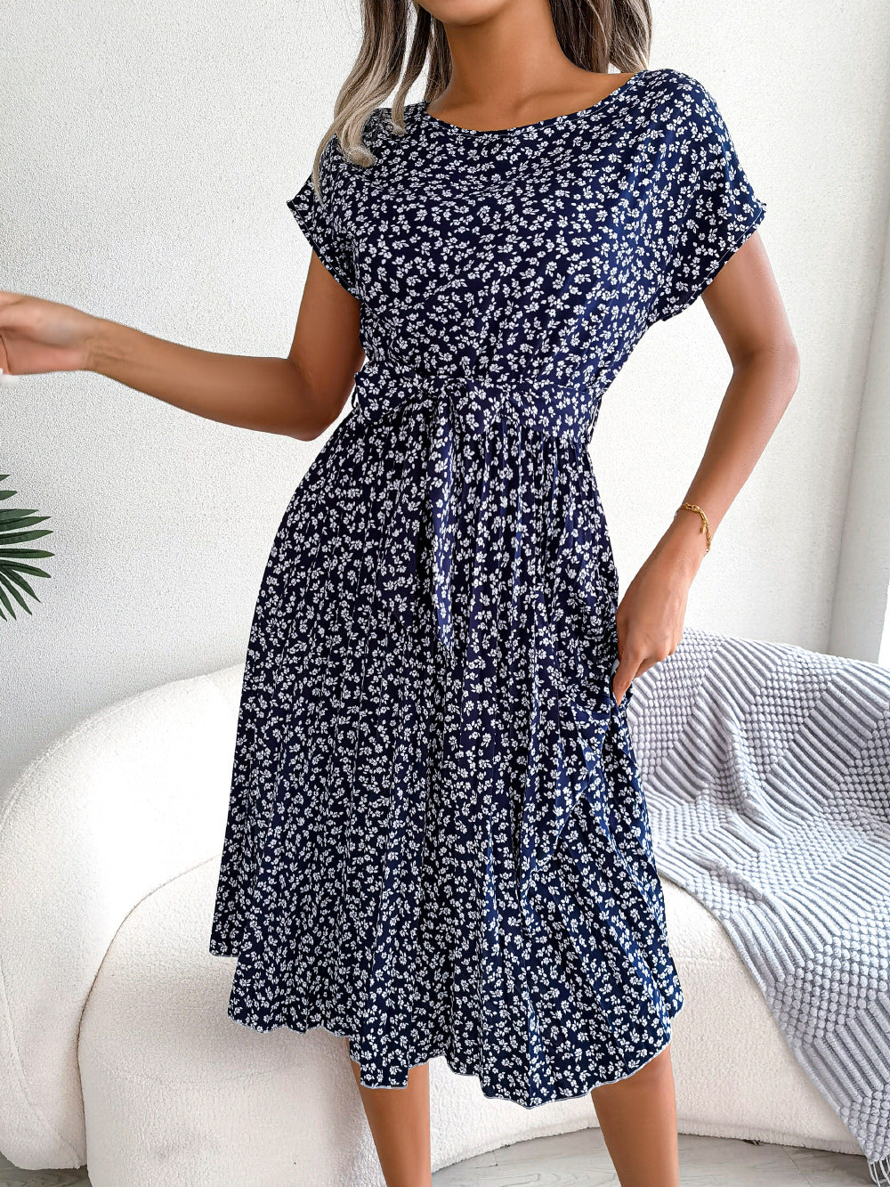 Nancy | Elegante Bloemenjurk met Plissé Rok en Ceintuur
