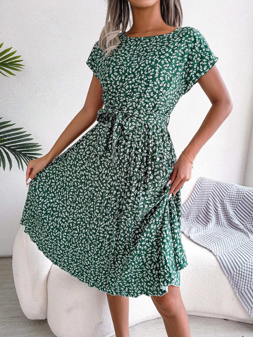 Nancy | Elegante Bloemenjurk met Plissé Rok en Ceintuur