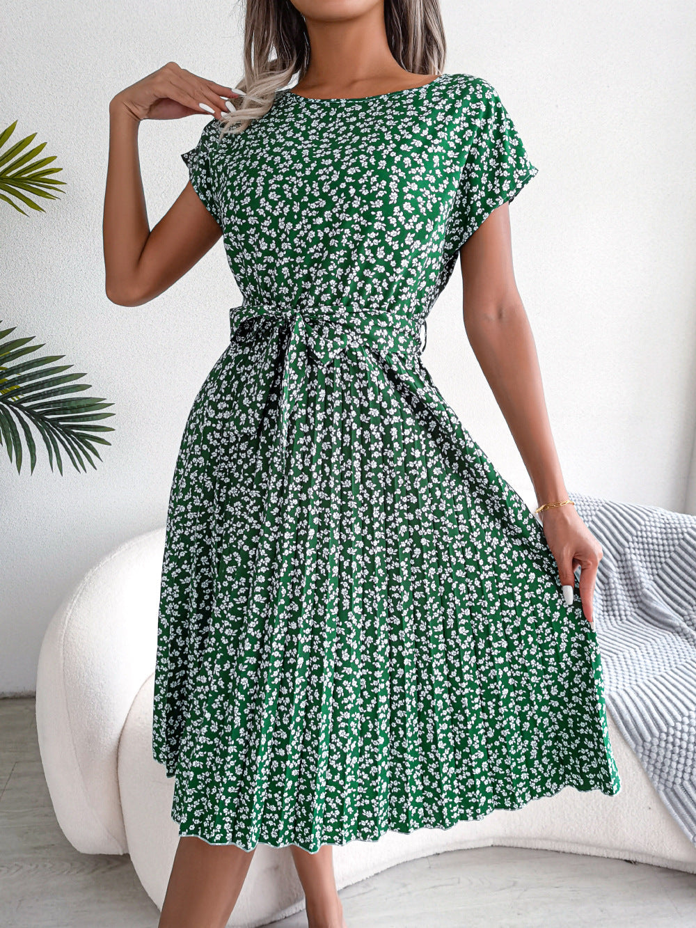 Nancy | Elegante Bloemenjurk met Plissé Rok en Ceintuur