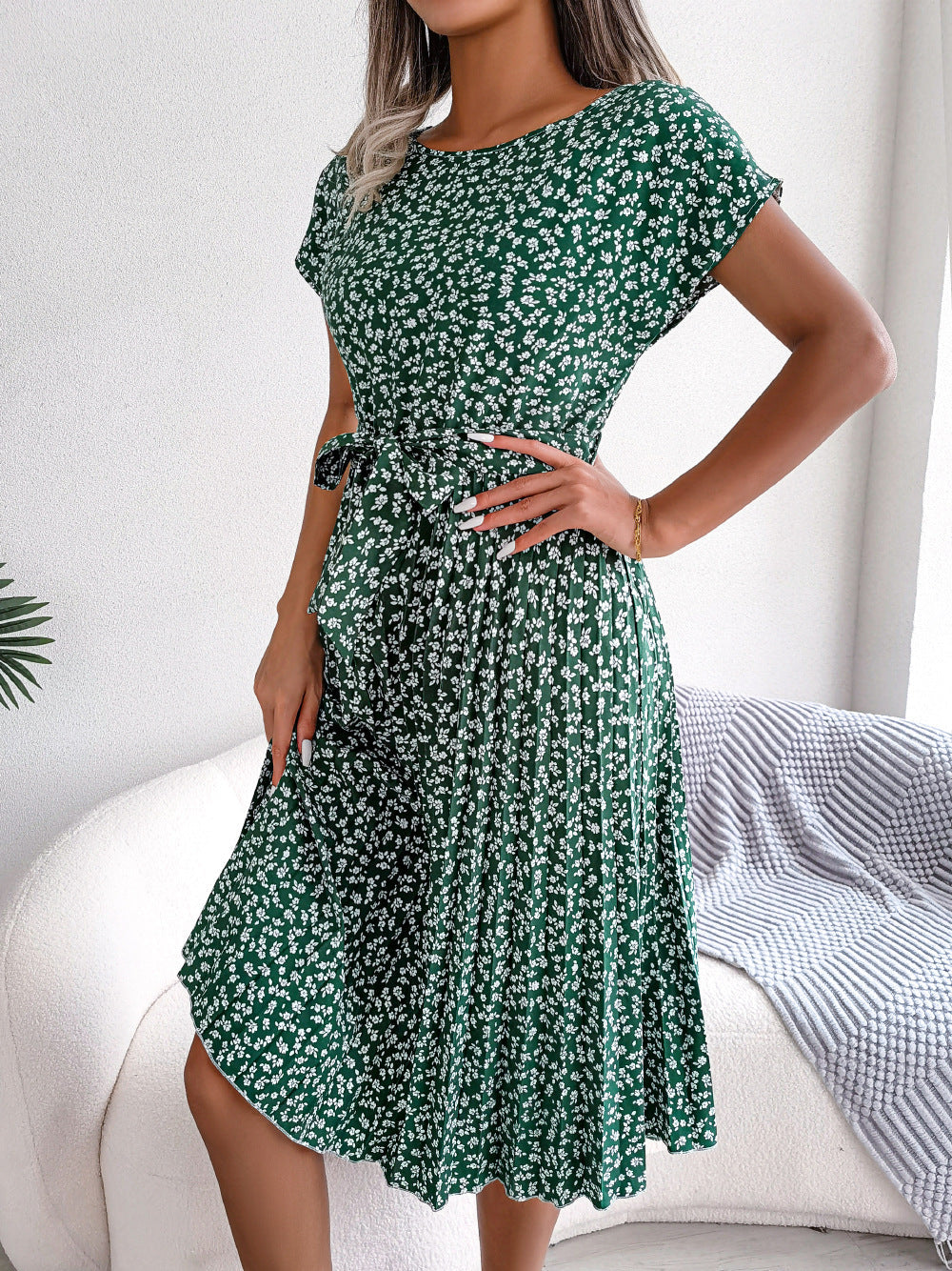 Nancy | Elegante Bloemenjurk met Plissé Rok en Ceintuur