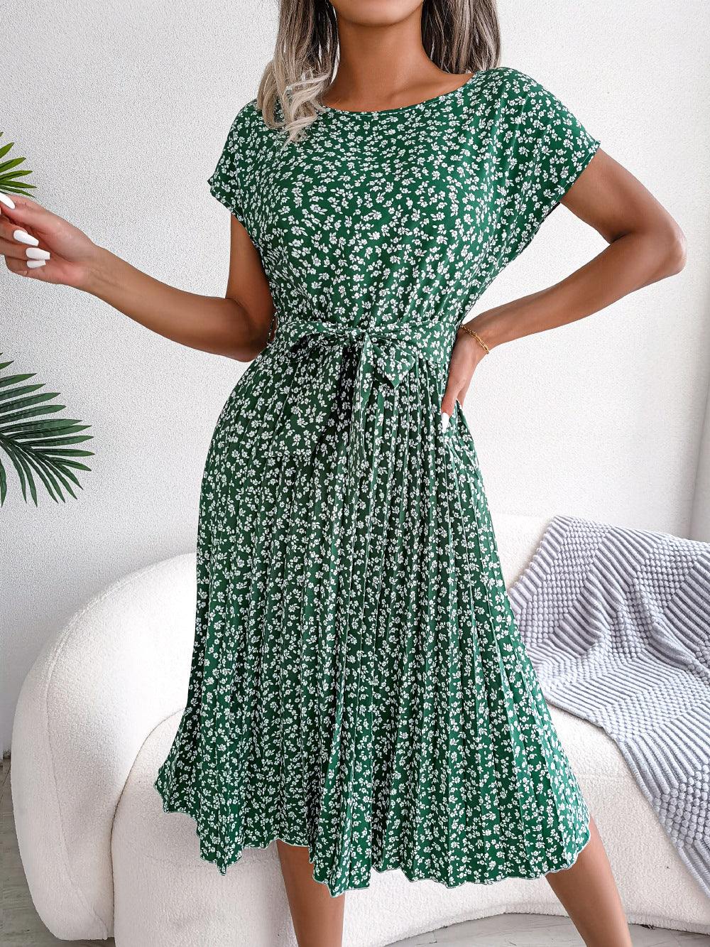 Nancy | Elegante Bloemenjurk met Plissé Rok en Ceintuur