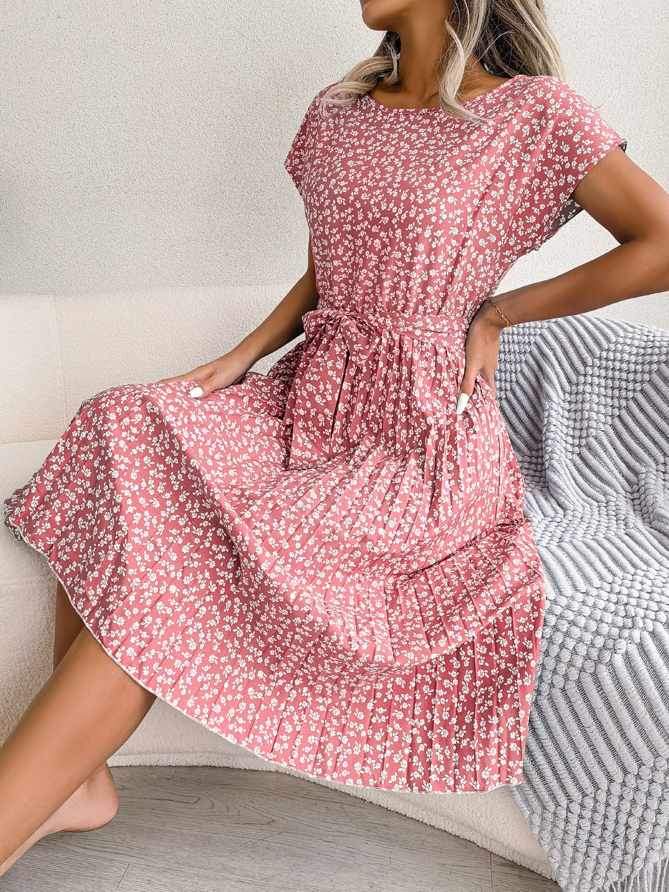 Nancy | Elegante Bloemenjurk met Plissé Rok en Ceintuur
