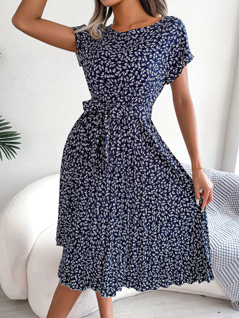 Nancy | Elegante Bloemenjurk met Plissé Rok en Ceintuur