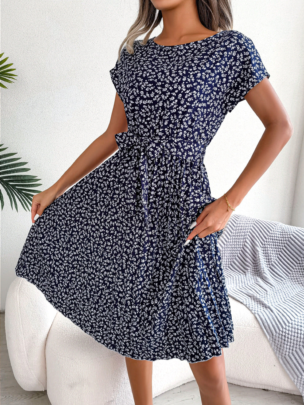 Nancy | Elegante Bloemenjurk met Plissé Rok en Ceintuur