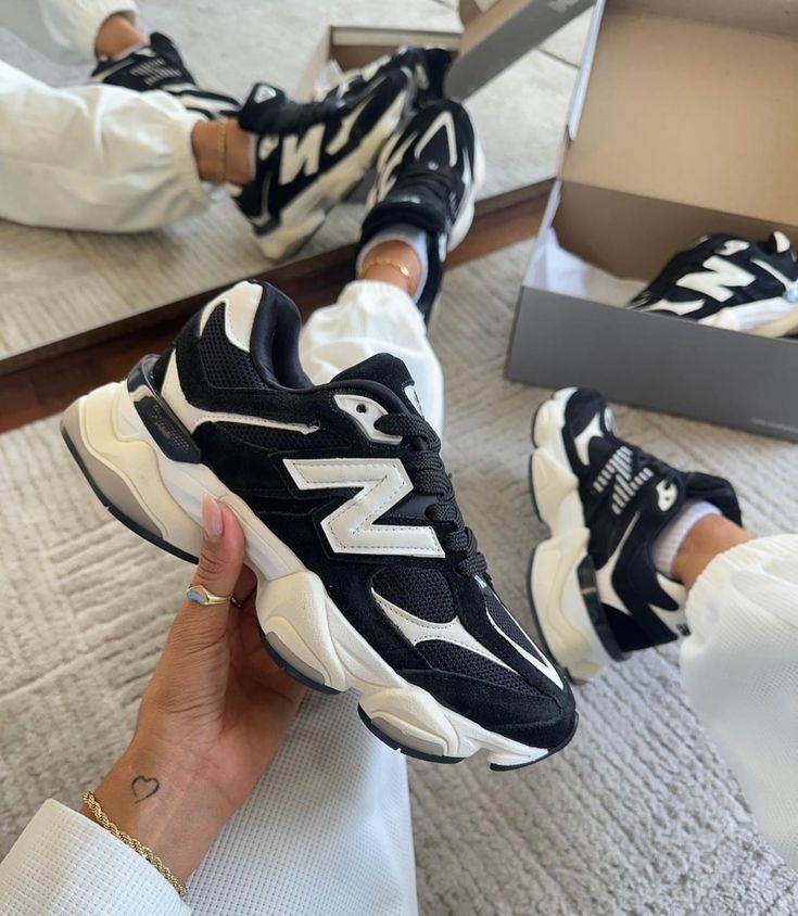 New Balance 9060 | Schwarz Weiß | 1 + 1 gratis