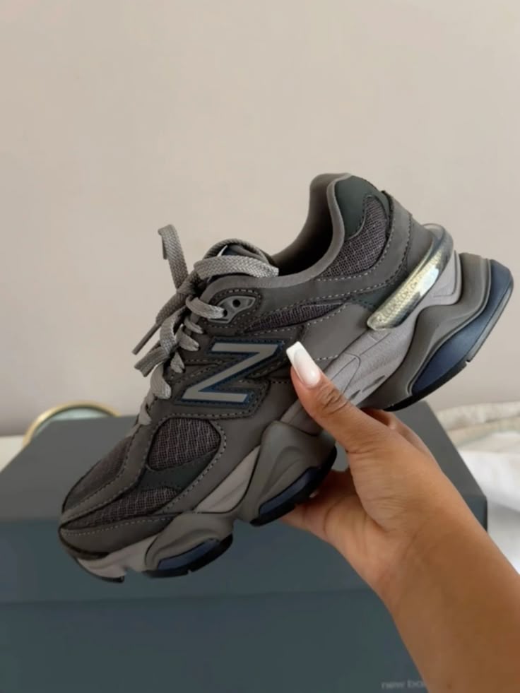 New Balance 9060 | Castlerock Grey Navy | 1 + 1 Gratis