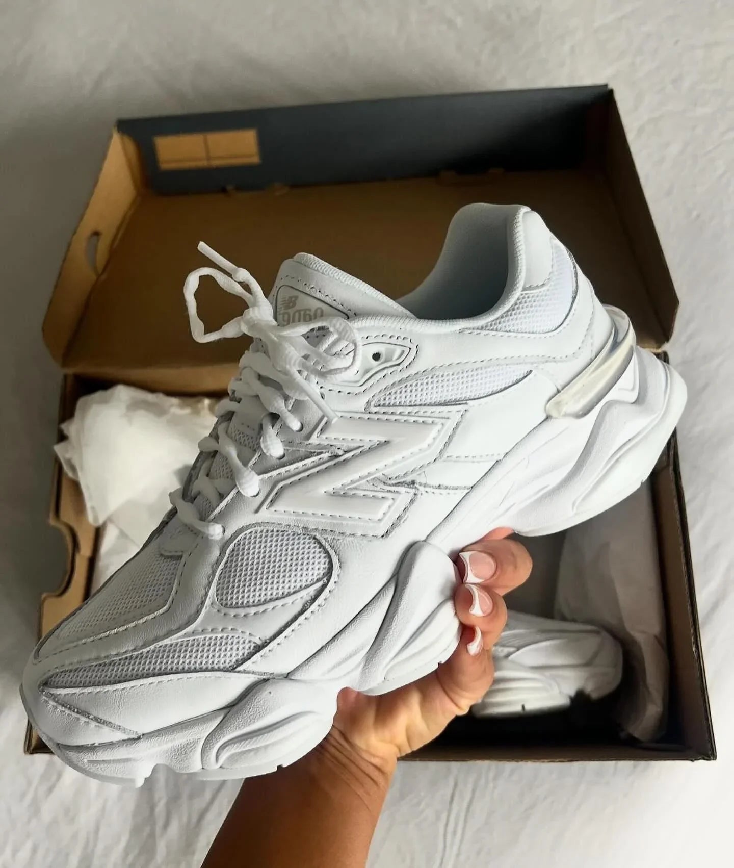 New Balance 9060 | Triple White | 1 + 1 Gratis