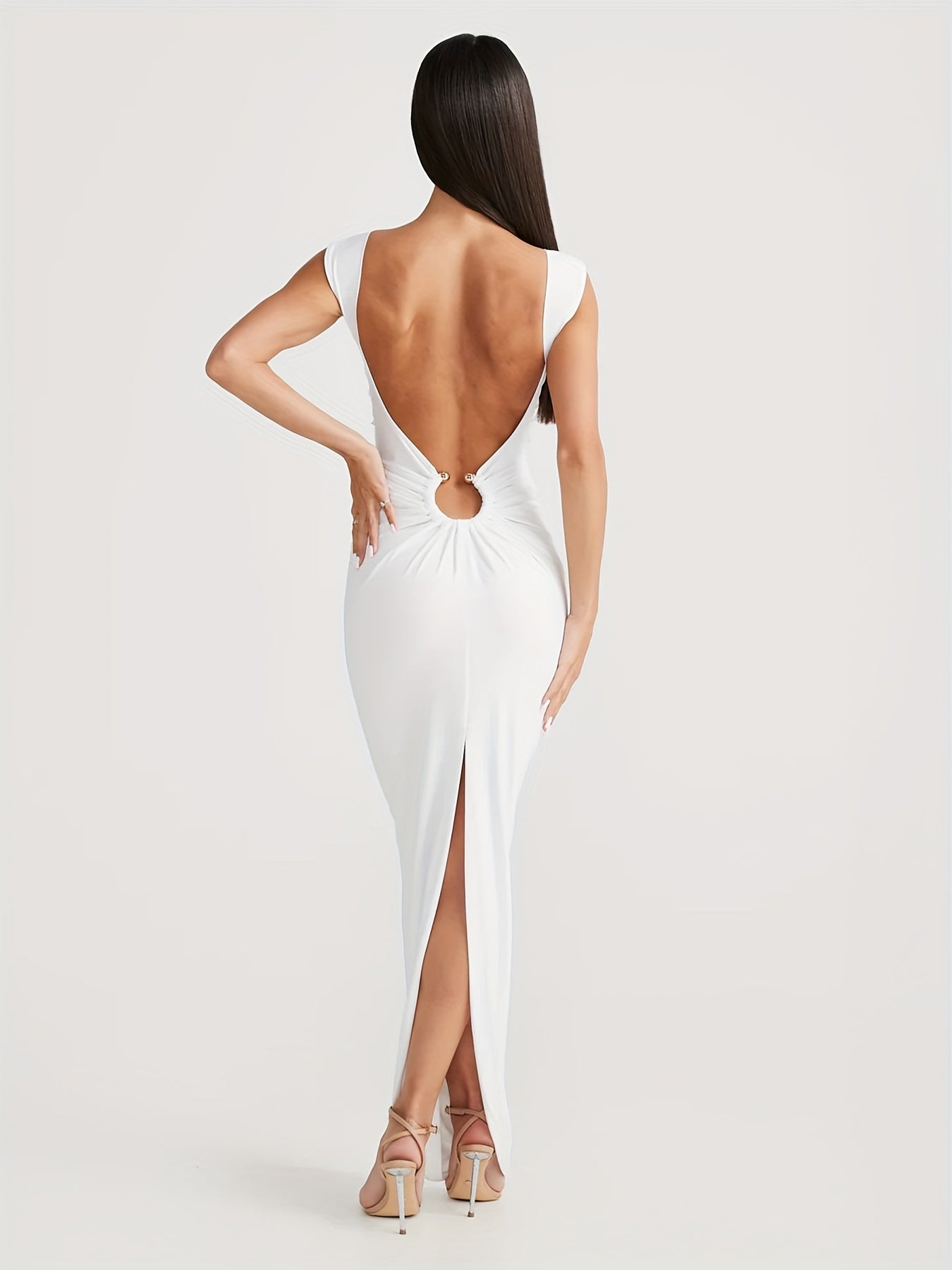 Yara | Elegante Maxi Jurk met Diepe Halslijn en Ringdetail