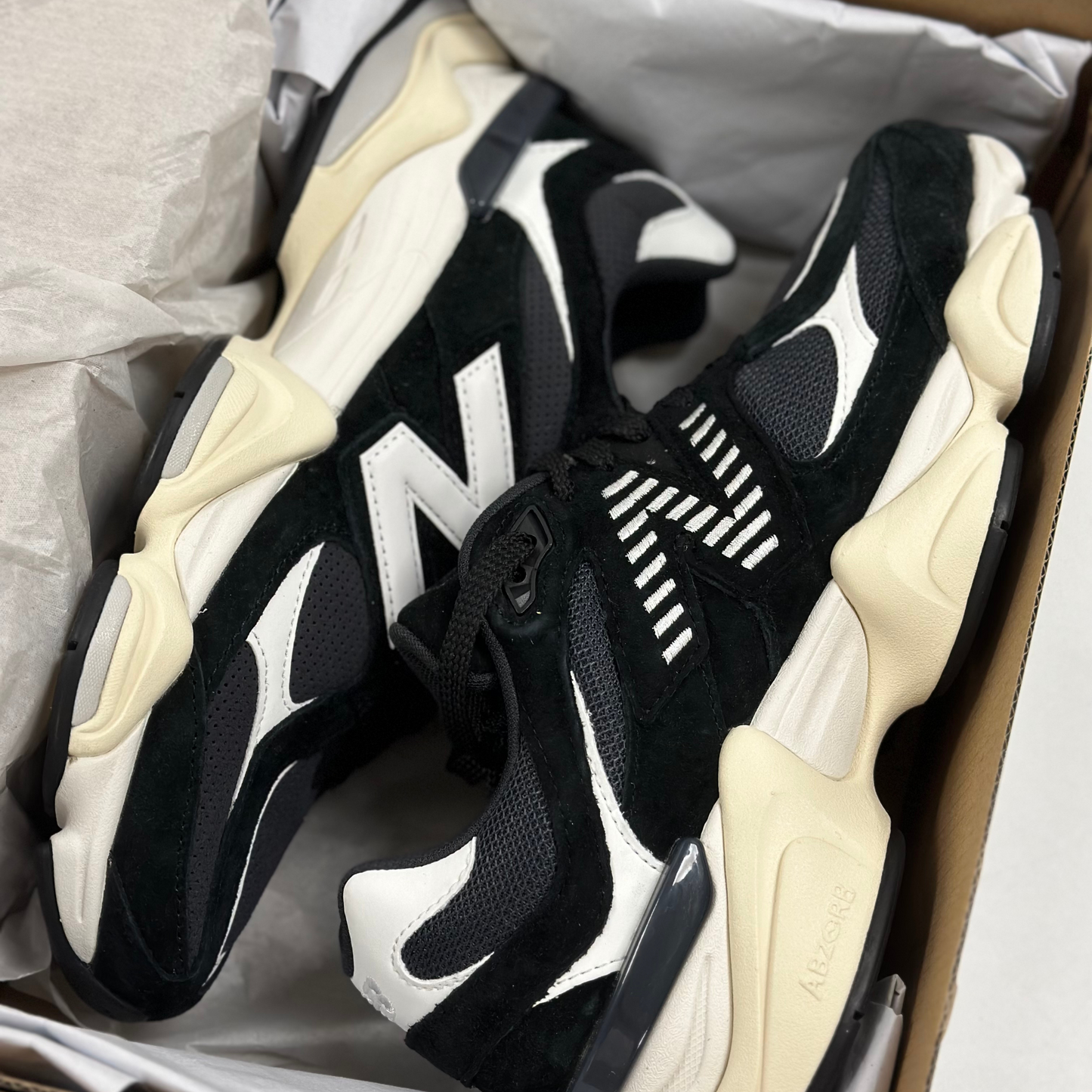 New Balance 9060 | Schwarz Weiß | 1 + 1 gratis
