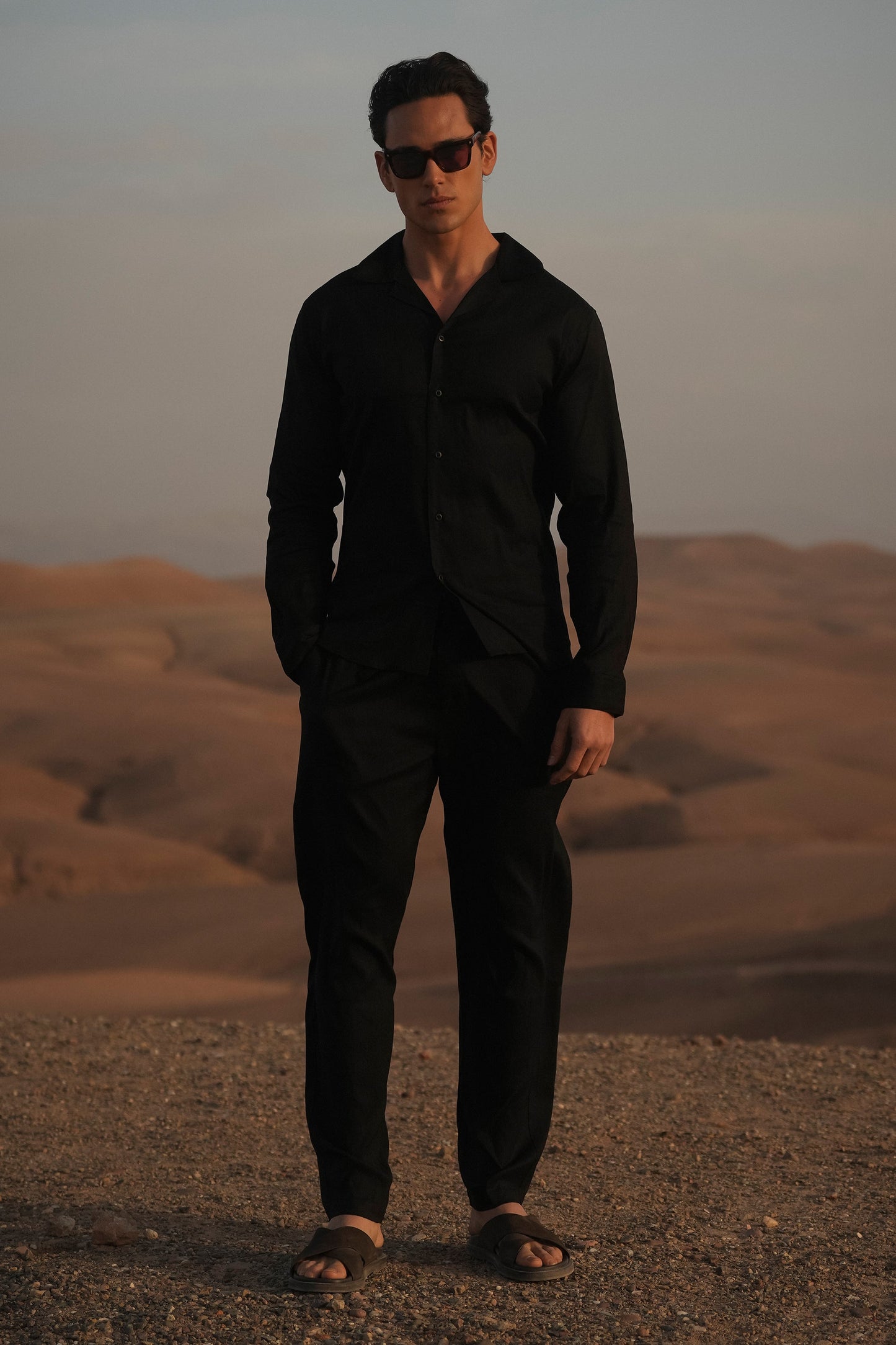 THE LINEN TROUSERS