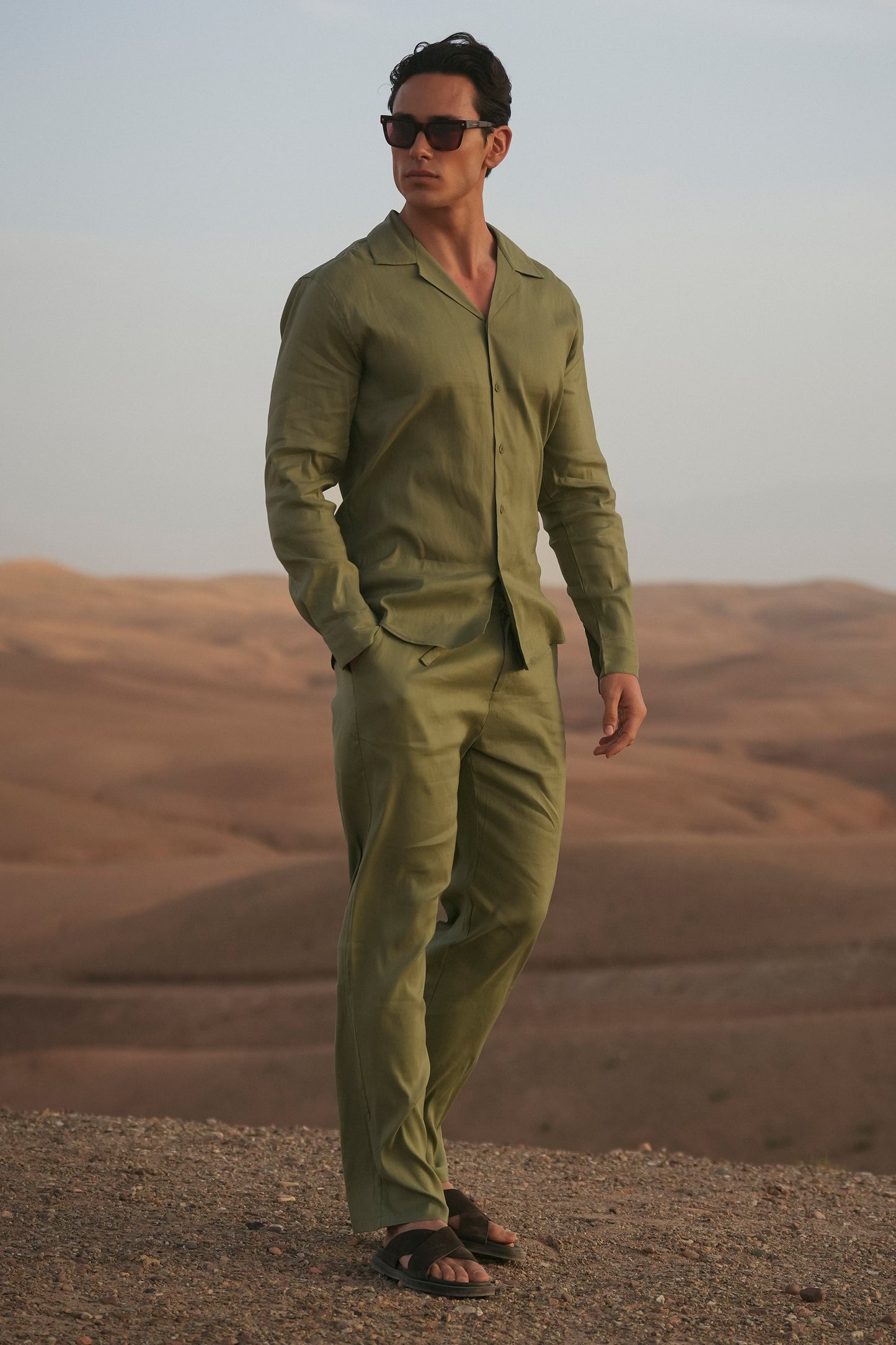 THE LINEN TROUSERS