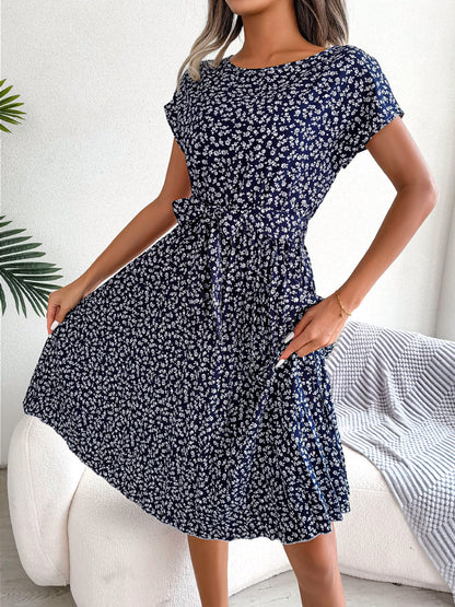Nancy | Elegante Bloemenjurk met Plissé Rok en Ceintuur