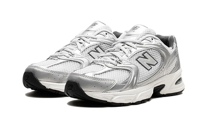 New Balance 530 Gray Matter Silber Metallic | 1 + 1 gratis