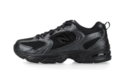 New Balance 530 Triple Black | 1 + 1 gratis