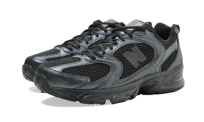 New Balance 530 Triple Black | 1 + 1 gratis